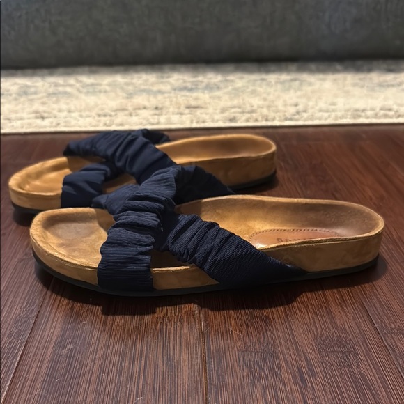 STAUD Navy Ruched Sandals - Picture 3 of 3